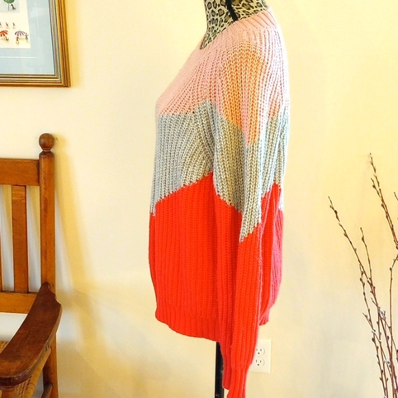Splendid Collection Ladies Chevron Sweater Size:S Color:Coral, Pink, Gray - Picture 3 of 12